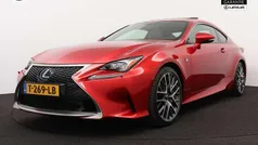Morello red (rood metallic) Gebruikt 2018 Lexus RC300h Sport Line Coupé | € 34.945 (Eerlijke prijs)