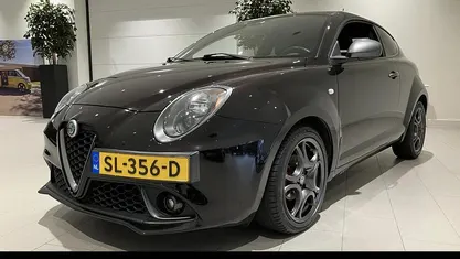 Zwart Gebruikt 2018 Alfa Romeo MiTo Super Hatchback | € 8.900 (Eerlijke prijs)