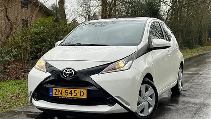 Occasion Toyota Aygo 69 PK (50 kW) 2015 Wit (metallic) Hatchback