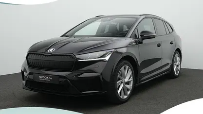 Zwart (metallic) Gebruikt 2023 Skoda Enyaq iV SportLine SUV | € 35.700 (Eerlijke prijs)