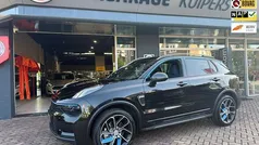 Zwart, metallic lak Gebruikt 2023 Lynk & Co 01 SUV | € 28.950 (Eerlijke prijs)