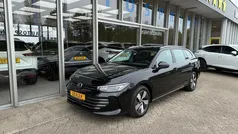 , metallic lak Gebruikt 2024 VW Passat Business Stationwagen | € 35.999 (Goede deal)