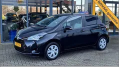 Zwart Gebruikt 2020 Toyota Yaris Active Hatchback | € 16.995 (Eerlijke prijs)
