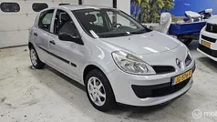 Grijs Gebruikt 2006 Renault Clio R.S. Authentique Hatchback | € 2.450 (Eerlijke prijs)