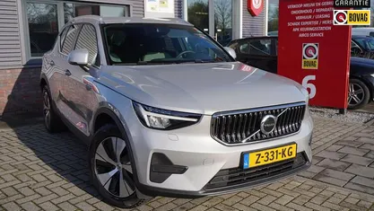 Grijs Gebruikt 2023 Volvo XC40 Core SUV | € 35.945 (Eerlijke prijs)