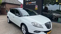 Wit, andere lak Gebruikt 2009 Lancia Delta Hatchback | € 5.450 (Eerlijke prijs)