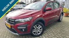 Rood, metallic lak Gebruikt 2021 Dacia Sandero Comfort Hatchback | € 16.950 (Eerlijke prijs)