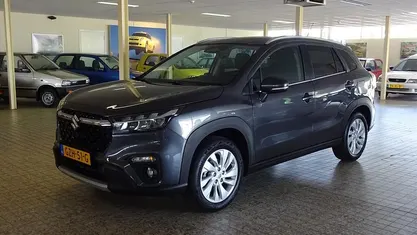 Grijs Gebruikt 2025 Suzuki SX4 S-Cross SUV | € 30.950 (Eerlijke prijs)