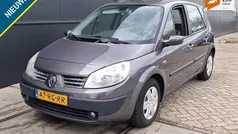 Grijs (metallic) Gebruikt 2005 Renault Scénic II Komfort MPV | € 1.750 (Eerlijke prijs)