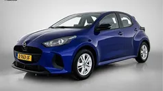 Glass blue (blauw metallic) Gebruikt 2024 Mazda 2 Center-Line Hatchback | € 24.445 (Eerlijke prijs)