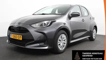 Grijs Gebruikt 2023 Toyota Yaris Hybrid Comfort Hatchback | € 21.785 (Eerlijke prijs)