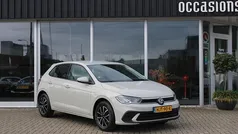 Grijs Gebruikt 2023 VW Polo Style Hatchback | € 24.950 (Eerlijke prijs)