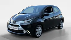 Zwart Gebruikt 2017 Toyota Aygo X-play Hatchback | € 8.430 (Eerlijke prijs)