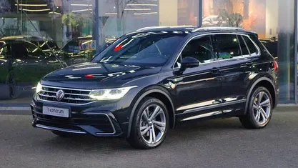 Zwart Gebruikt 2022 VW Tiguan Business+ SUV | € 35.950 (Eerlijke prijs)