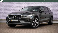 Grijs Gebruikt 2021 Volvo V60 CC Pro Stationwagen | € 37.899 (Super prijs)