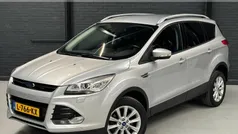 Grijs, metallic lak Gebruikt 2016 Ford Kuga Titanium SUV | € 16.925 (Eerlijke prijs)