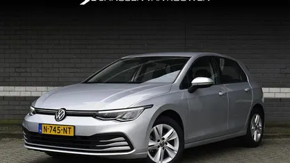 Grijs Gebruikt 2021 VW Golf VII Life Hatchback | € 20.895 (Eerlijke prijs)