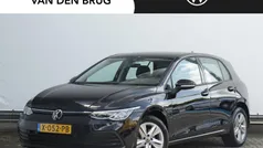 Zwart Gebruikt 2024 VW Golf VIII Life Hatchback | € 28.285 (Eerlijke prijs)