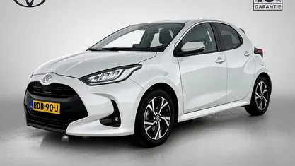 Wit Occasion 2025 Toyota Yaris Hybrid Edition Hatchback | € 26.445 (Eerlijke prijs)