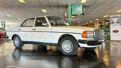 Gebruikt 1977 Mercedes 230 Sedan | € 11.500