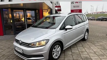 Grijs Gebruikt 2020 VW Touran Highline MPV | € 26.945 (Eerlijke prijs)