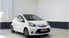 Wit Gebruikt 2012 Toyota Aygo Hatchback | € 4.749 (Eerlijke prijs)