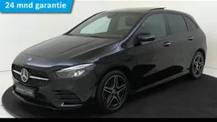 Zwart Gebruikt 2023 Mercedes B250e AMG line MPV | € 35.945 (Eerlijke prijs)