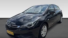 Zwart Gebruikt 2018 Opel Astra Edition Hatchback | € 9.985 (Eerlijke prijs)