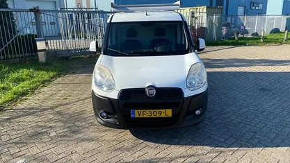 (metallic) Gebruikt 2013 Fiat Doblò MPV | € 3.500 (Eerlijke prijs)