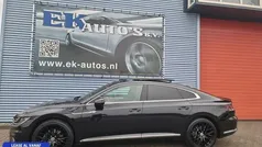 Zwart Gebruikt 2018 VW Arteon R-line Hatchback | € 21.945 (Eerlijke prijs)