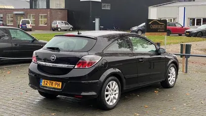 Zwart Gebruikt 2006 Opel Astra GTC Executive Hatchback | € 2.199 (Eerlijke prijs)