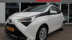 Wit Gebruikt 2020 Toyota Aygo X-play Hatchback | € 8.499 (Eerlijke prijs)
