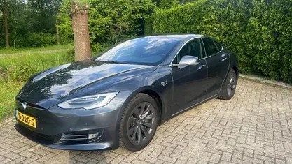 Grijs Gebruikt 2018 Tesla Model S Hatchback | € 26.999 (Eerlijke prijs)