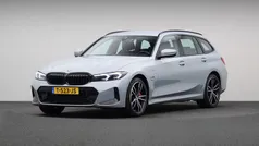 Grijs (metallic) Gebruikt 2023 BMW 320e Shadowline Stationwagen | € 39.880 (Eerlijke prijs)
