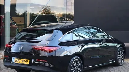 Zwart Occasion 2025 Mercedes CLA180 Shooting Brake Business Stationwagen | € 40.888 (Eerlijke prijs)