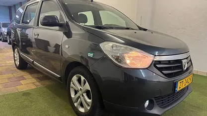 Grijs (metallic) Gebruikt 2014 Dacia Lodgy MPV | € 5.749 (Eerlijke prijs)