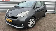 Grijs Gebruikt 2014 Toyota Verso-S MPV | € 6.448 (Goede deal)
