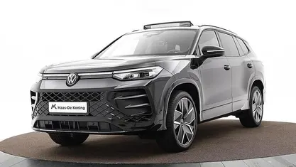 Zwart (metallic) Nieuw 2025 VW Tayron R-line SUV | € 56.740 (Goede deal)