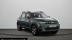 Cedar green (groen mica) Nieuw 2025 Dacia Duster Journey SUV | € 36.025 (Eerlijke prijs)