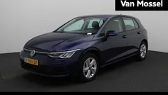 Blauw Gebruikt 2022 VW Golf VIII Life Hatchback | € 21.400 (Goede deal)