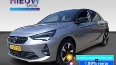 Grijs, metallic lak Gebruikt 2023 Opel Corsa-e GS Line Hatchback | € 18.445 (Eerlijke prijs)