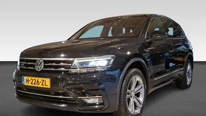 Zwart Gebruikt 2020 VW Tiguan Highline SUV | € 30.925 (Eerlijke prijs)