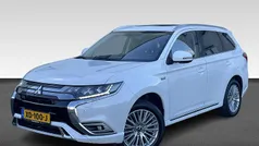 Wit Gebruikt 2018 Mitsubishi Outlander P-HEV Intense+ SUV | € 20.430 (Eerlijke prijs)