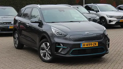 Grijs (metallic) Gebruikt 2020 Kia e-Niro SUV | € 18.550 (Eerlijke prijs)
