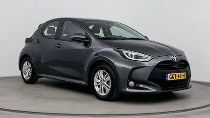 Grijs Gebruikt 2023 Toyota Yaris Hybrid Active Hatchback | € 21.999 (Eerlijke prijs)