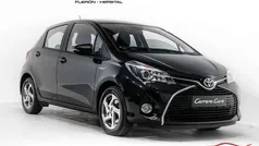 Zwart Gebruikt 2015 Toyota Yaris Lounge Sedan | € 12.990 (Goede deal)