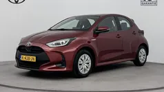 Rood metallic Gebruikt 2021 Toyota Yaris Active Hatchback | € 18.445 (Eerlijke prijs)