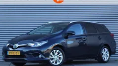 Grijs, metallic lak Gebruikt 2015 Toyota Auris Touring Sports Stationwagen | € 10.650 (Eerlijke prijs)