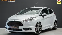Wit Gebruikt 2015 Ford Fiesta Style Hatchback | € 13.890 (Eerlijke prijs)