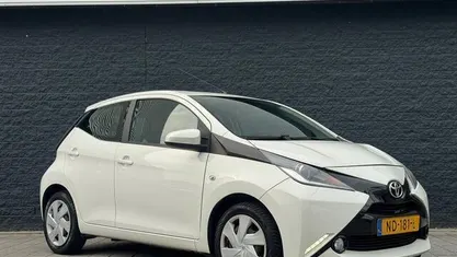 Occasion Toyota Aygo X-play 69 PK (50 kW) 2016 Wit Hatchback